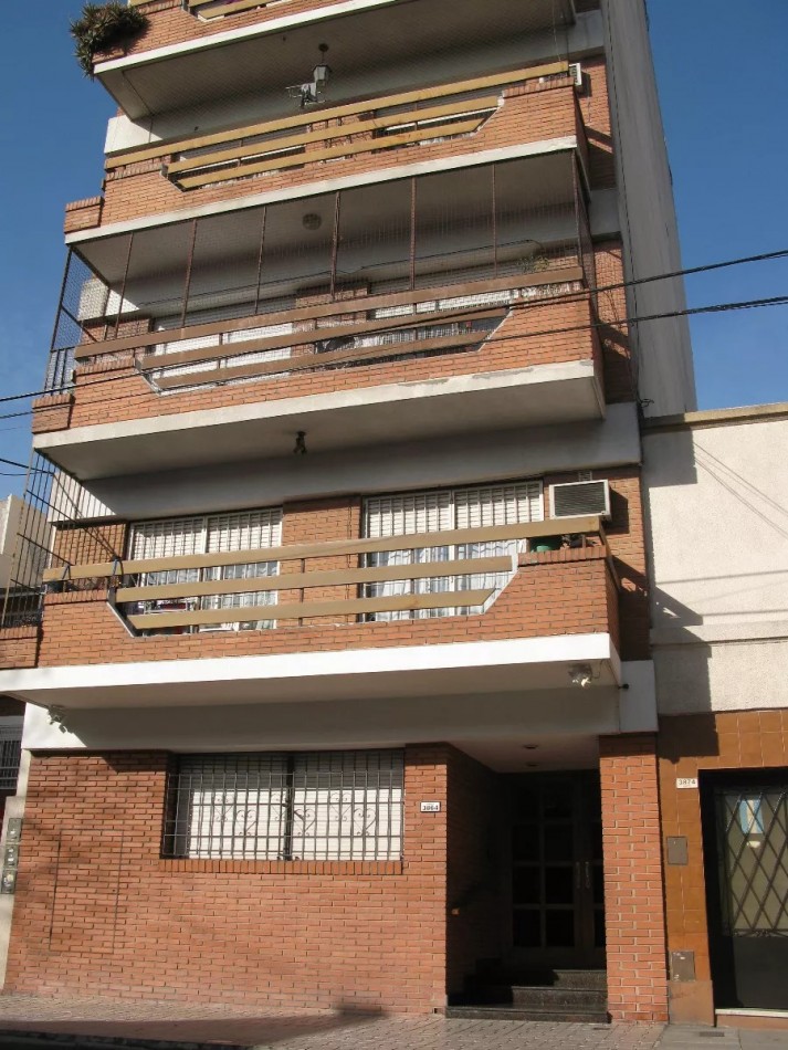 Venta monoambiente con patio en Quito 3800, Almagro.