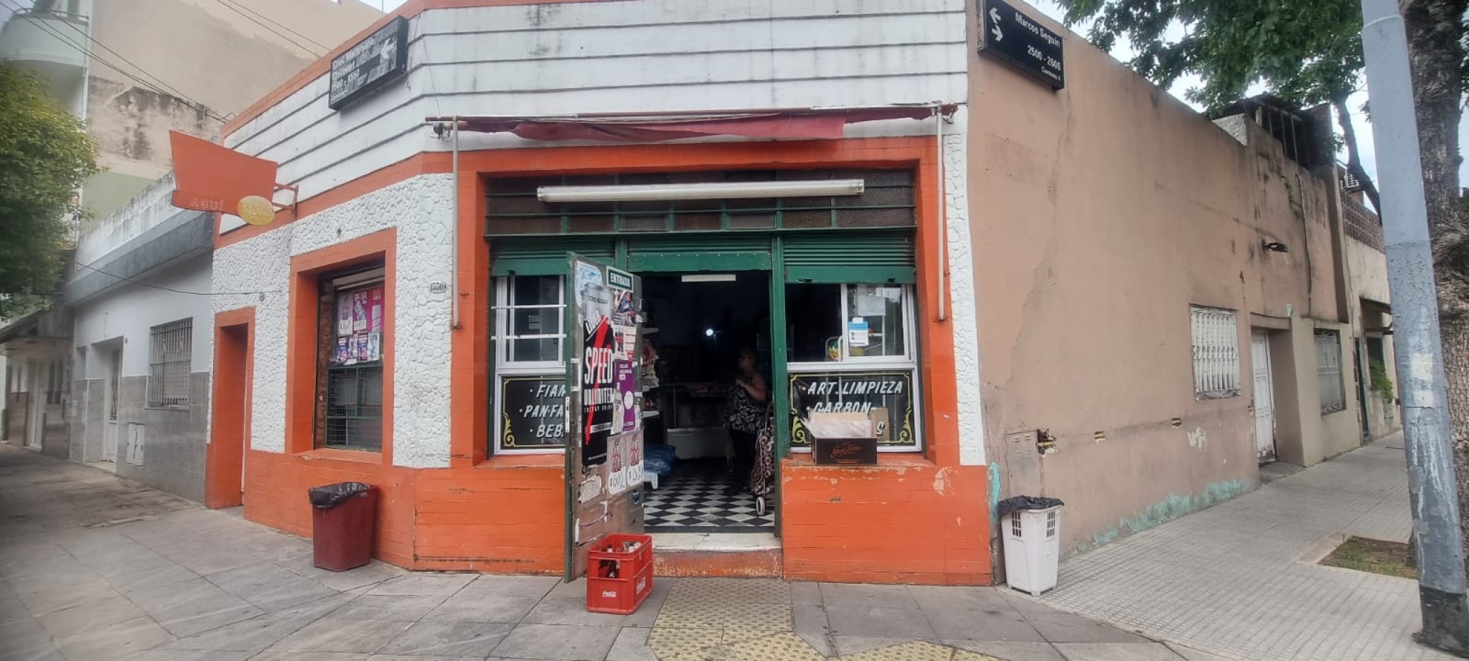Casa de 5 amb con cochera y local en Chilavert 1500, Nueva Pompeya