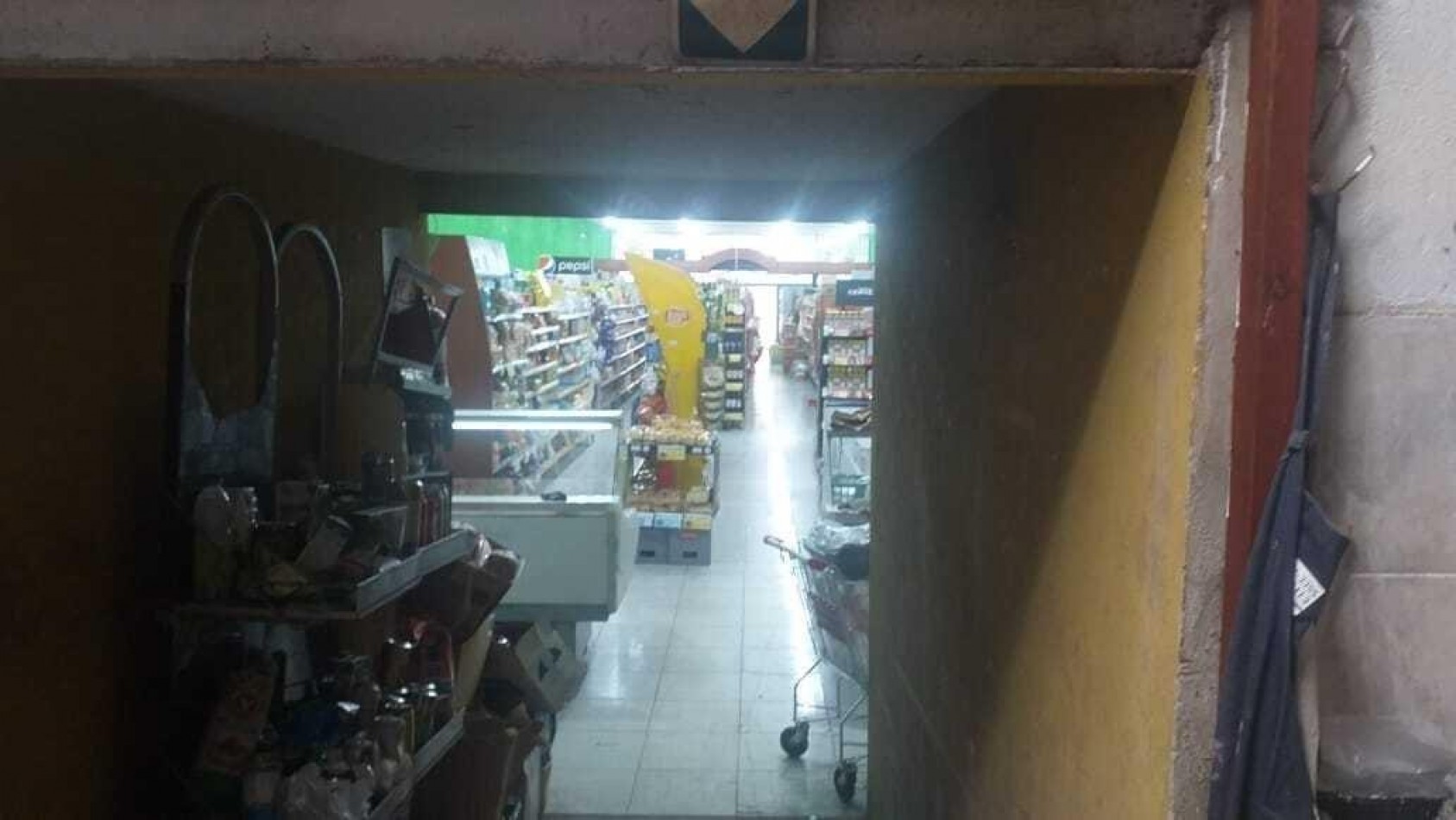 Alquiler local comercial en Av. Eva Peron 2000, Parque Chacabuco