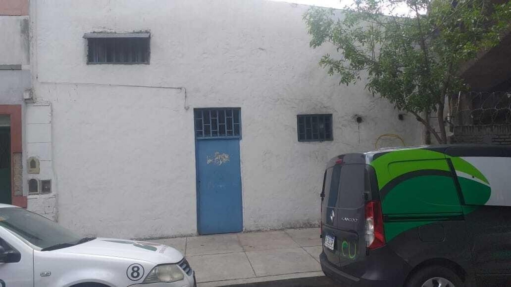 Alquiler local comercial en Av. Eva Peron 2000, Parque Chacabuco