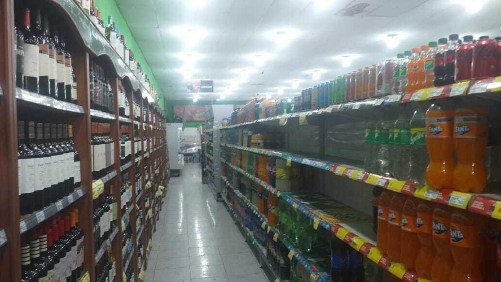 Alquiler local comercial en Av. Eva Peron 2000, Parque Chacabuco