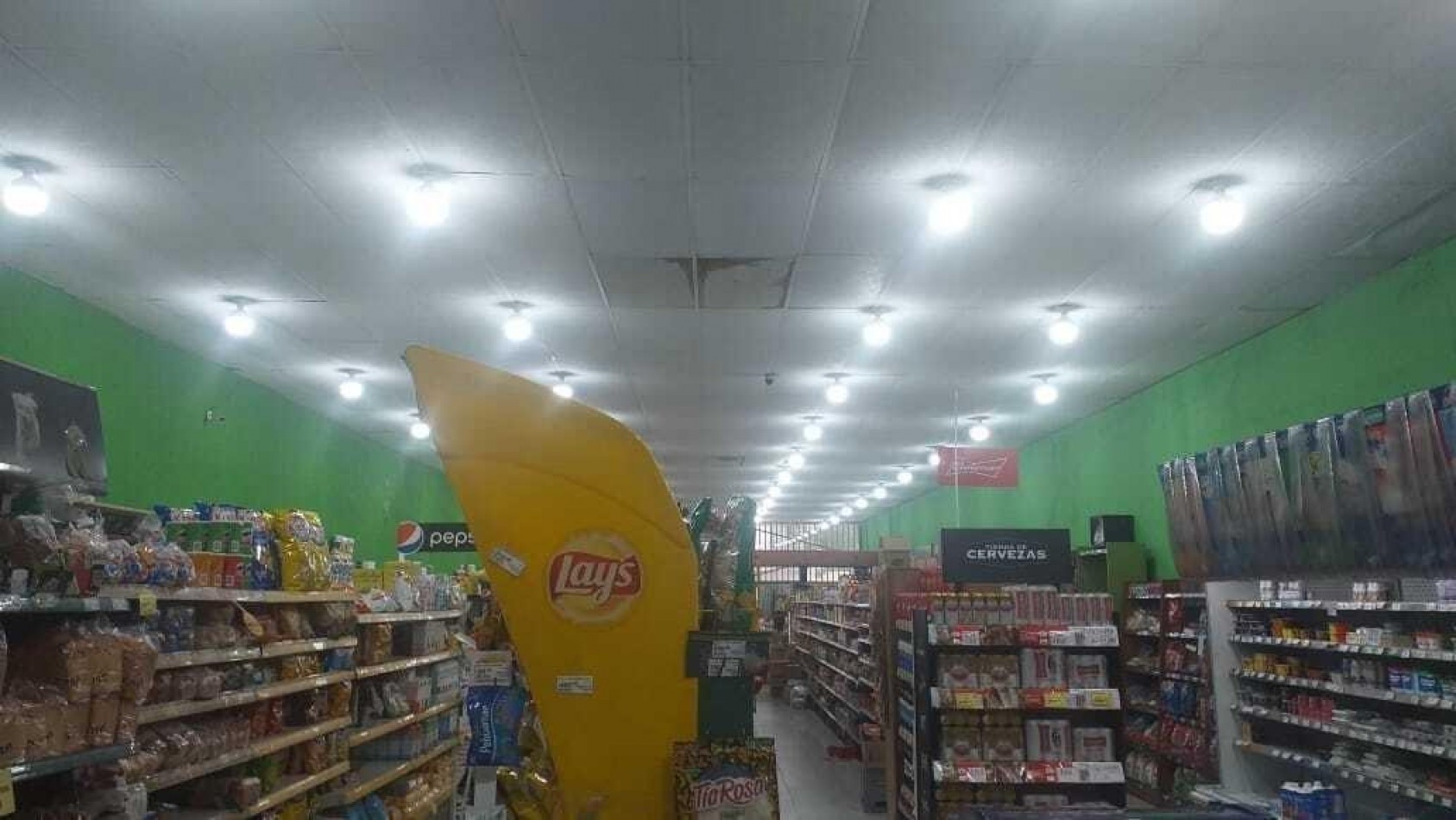 Alquiler local comercial en Av. Eva Peron 2000, Parque Chacabuco