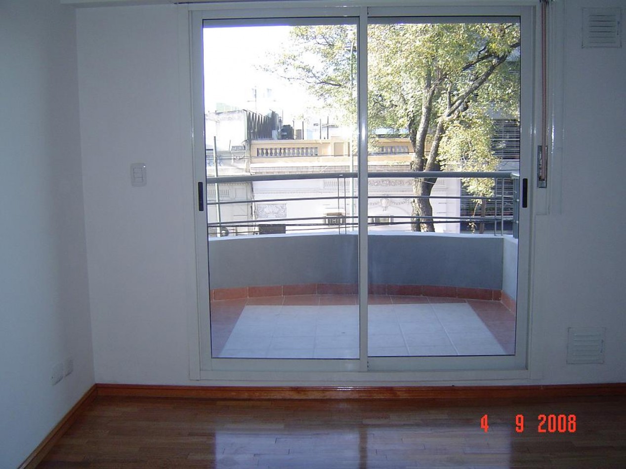 Departamento con balcon en la Av. Directorio 3200, Floresta