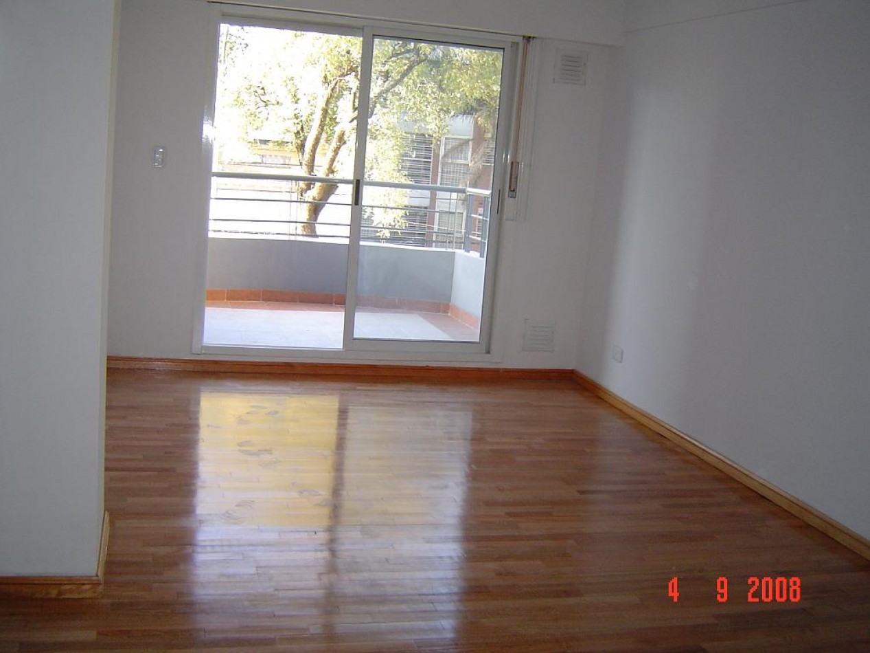 Departamento con balcon en la Av. Directorio 3200, Floresta