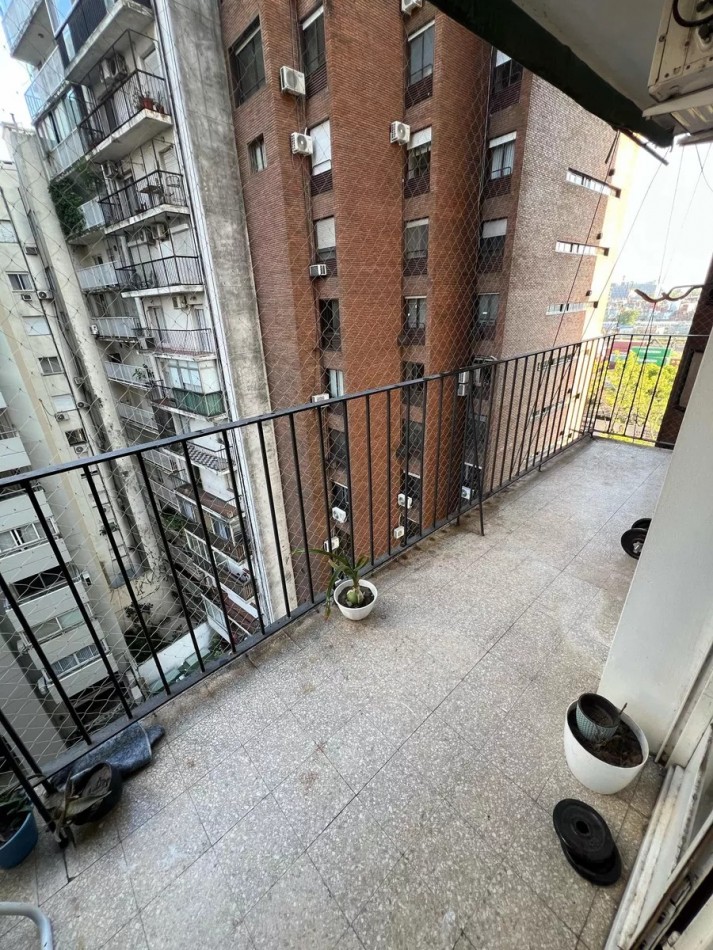 Depto de 3 amb con balcon y cochera en Cerrito 1500, Retiro.