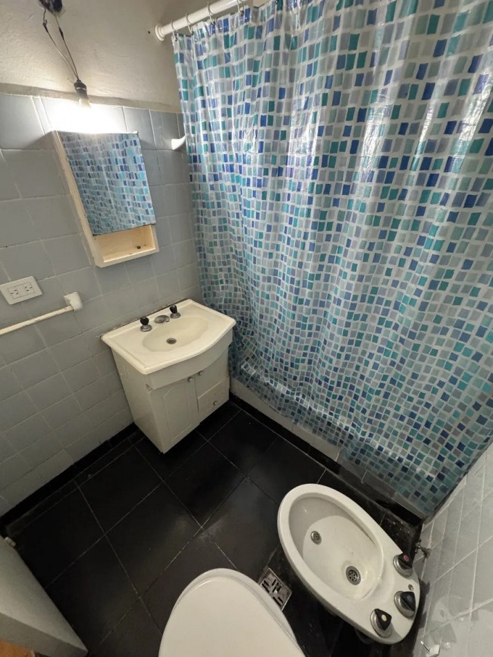 Venta OPORTUNIDAD depto 2 amb en Av. H. Pueyrredon 800, Caballito