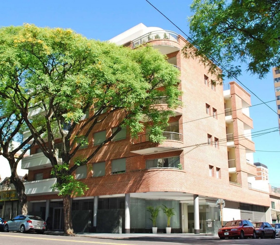 Venta semipiso 4 amb con balcon y cochera en Av. Pedro Goyena 500, Caballito.