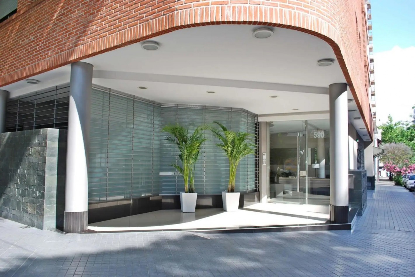 Venta semipiso 4 amb con balcon y cochera en Av. Pedro Goyena 500, Caballito.