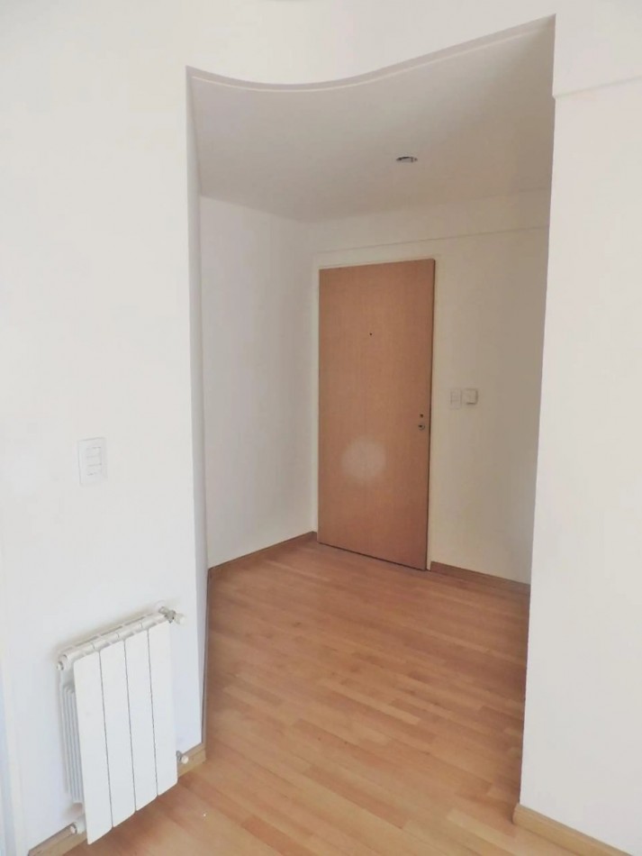 Venta semipiso 4 amb con balcon y cochera en Av. Pedro Goyena 500, Caballito.