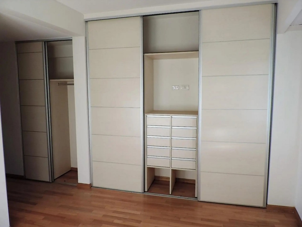 Venta semipiso 4 amb con balcon y cochera en Av. Pedro Goyena 500, Caballito.