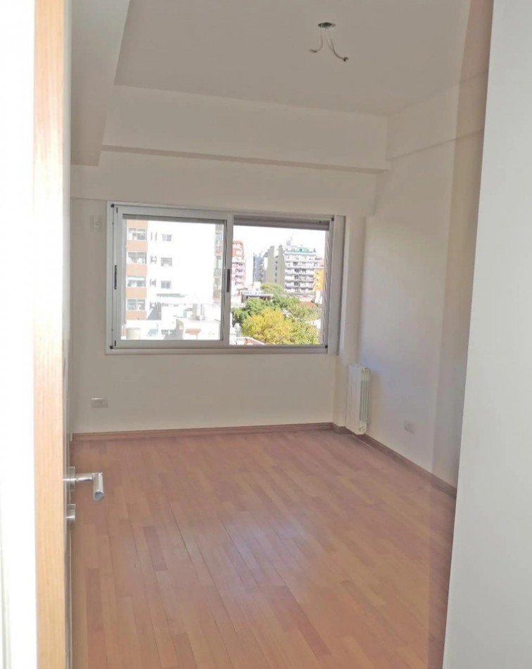Venta semipiso 4 amb con balcon y cochera en Av. Pedro Goyena 500, Caballito.