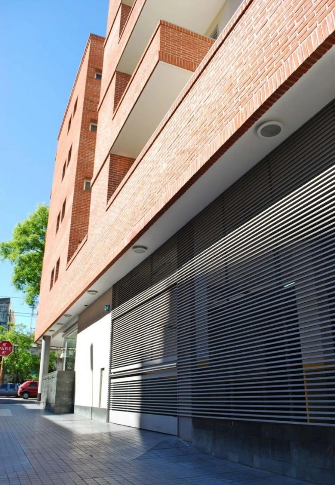 Venta semipiso 4 amb con balcon y cochera en Av. Pedro Goyena 500, Caballito.