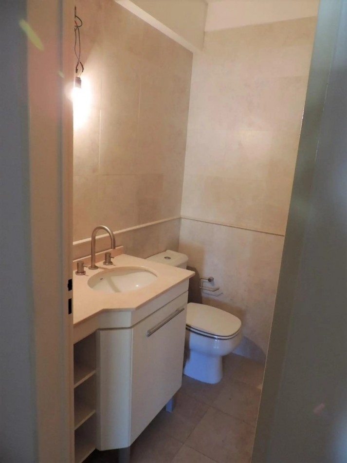 Venta semipiso 4 amb con balcon y cochera en Av. Pedro Goyena 500, Caballito.