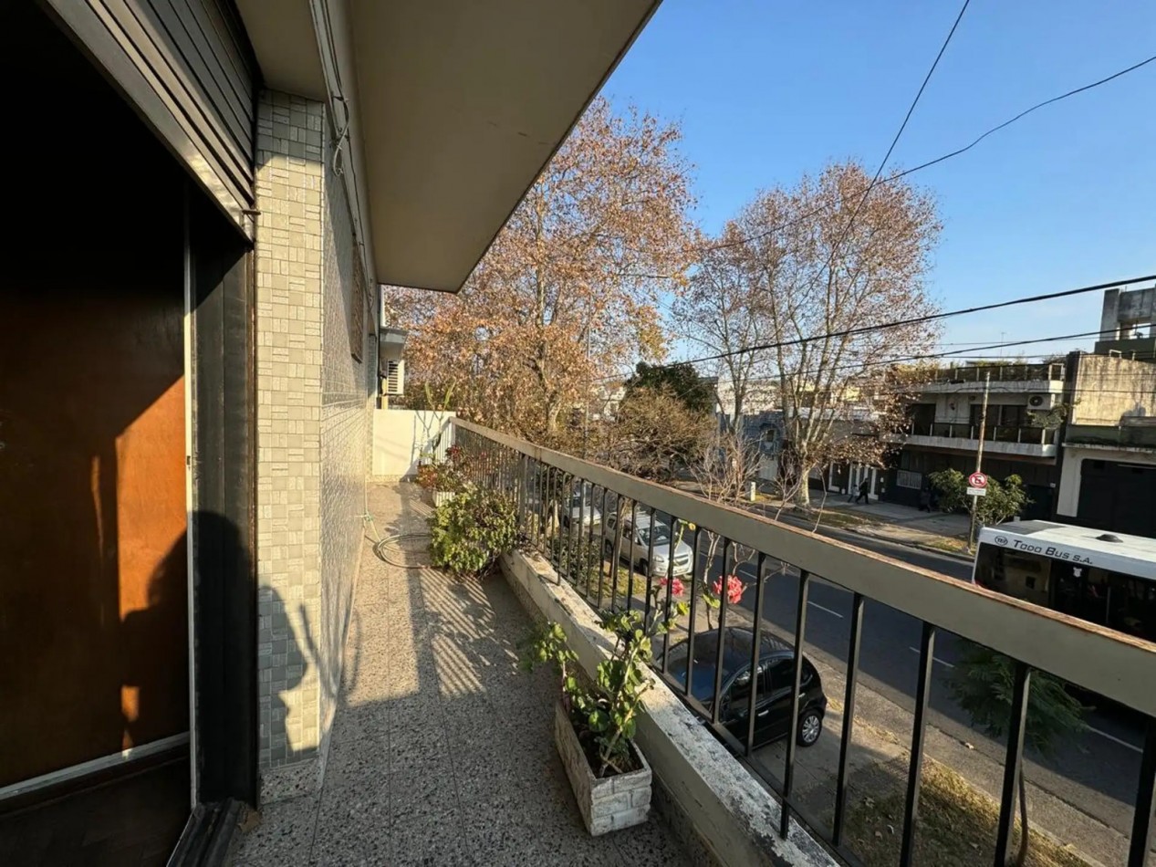 Venta Depto 4 amb con cochera en Av. Eva Peron 2800, Flores