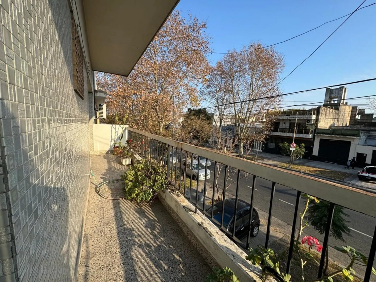 Venta Depto 4 amb con cochera en Av. Eva Peron 2800, Flores