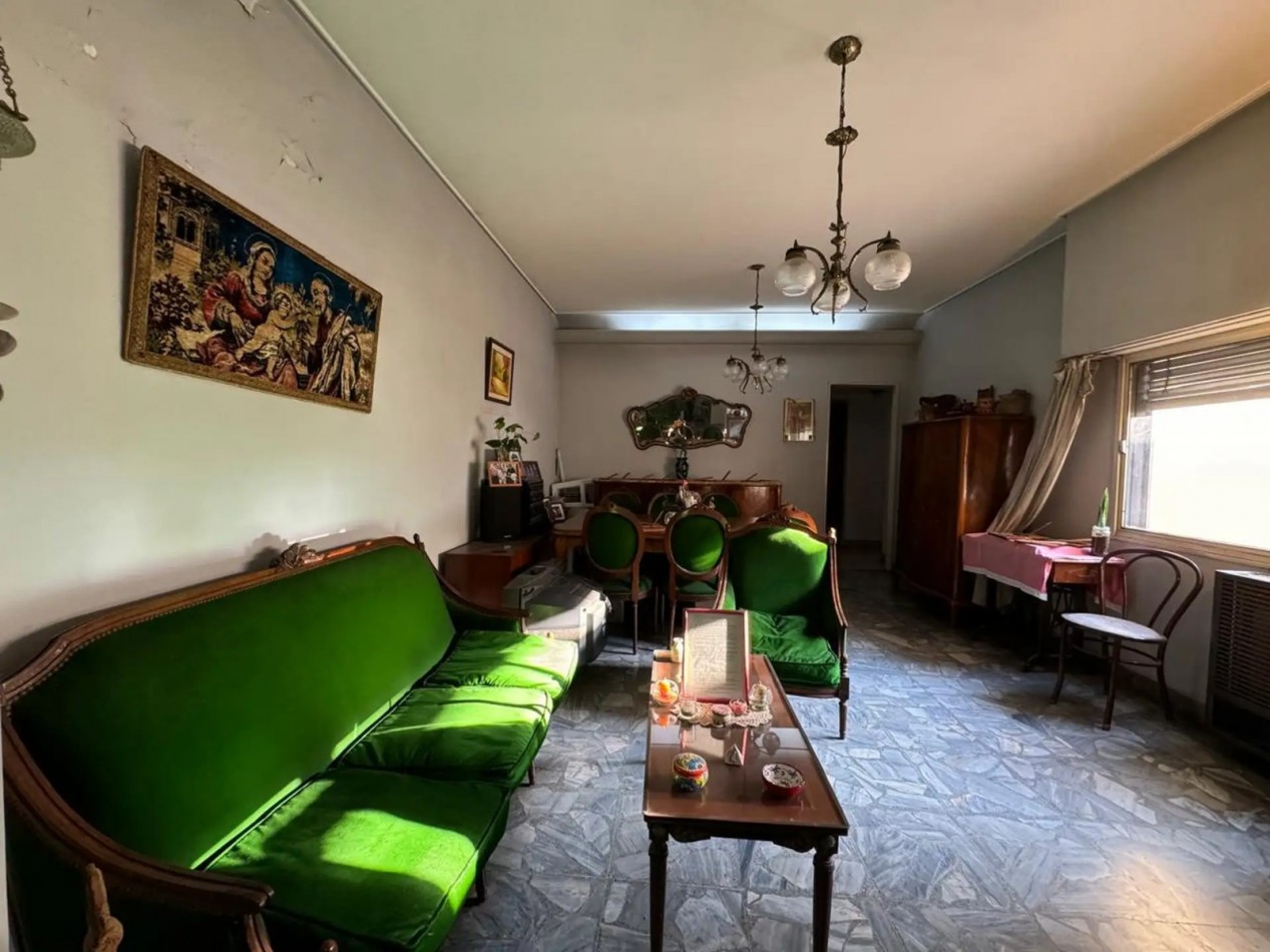 Venta Depto 4 amb con cochera en Av. Eva Peron 2800, Flores