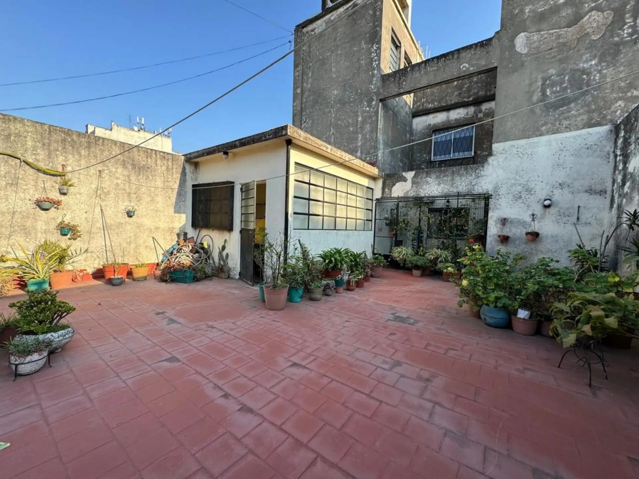 Venta Depto 4 amb con cochera en Av. Eva Peron 2800, Flores