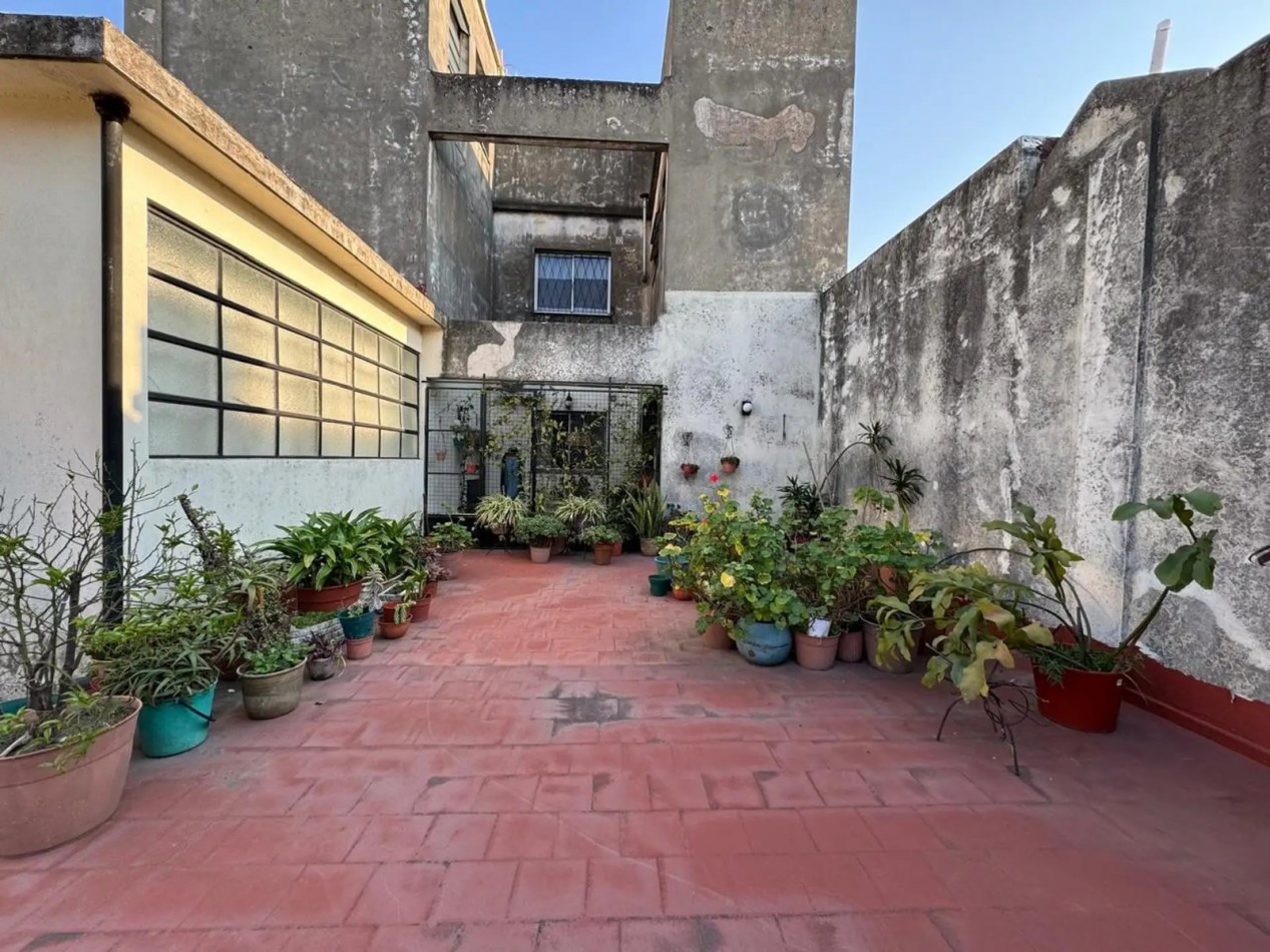 Venta Depto 4 amb con cochera en Av. Eva Peron 2800, Flores
