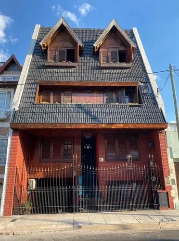 Venta Casa 6 amb en Villa del Parque, con cocheras