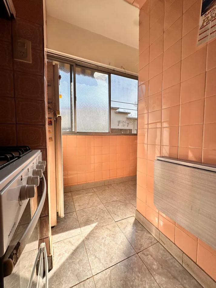 Venta dpto 4 amb  con balcon al frente Av Lacarra 400  Parque Avellaneda