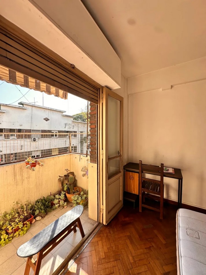 Venta dpto 4 amb  con balcon al frente Av Lacarra 400  Parque Avellaneda