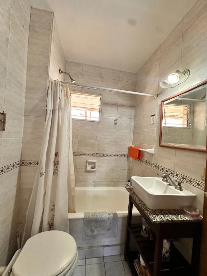 Venta dpto 4 amb  con balcon al frente Av Lacarra 400  Parque Avellaneda