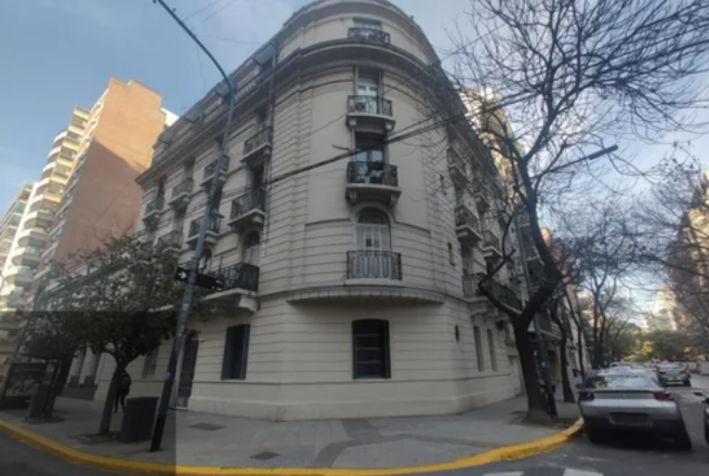 Venta departamento Caballito al frente en esquina sobre Av Rivadavia