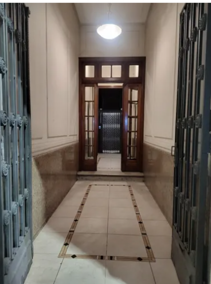 Venta departamento Caballito al frente en esquina sobre Av Rivadavia