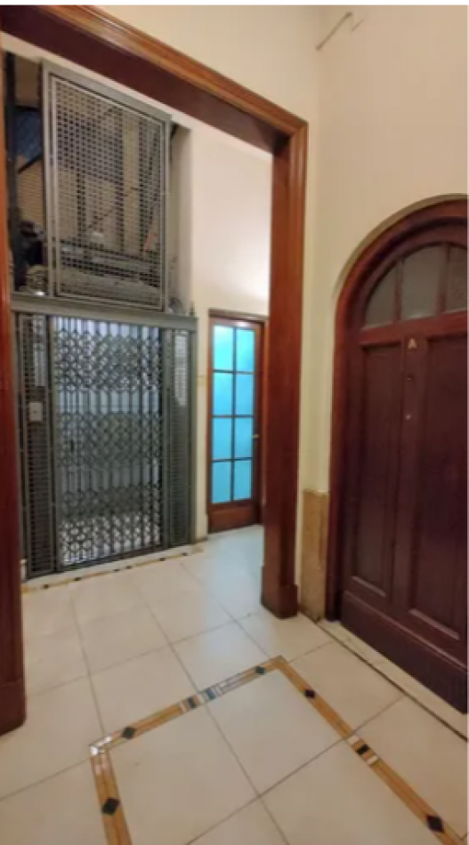 Venta departamento Caballito al frente en esquina sobre Av Rivadavia