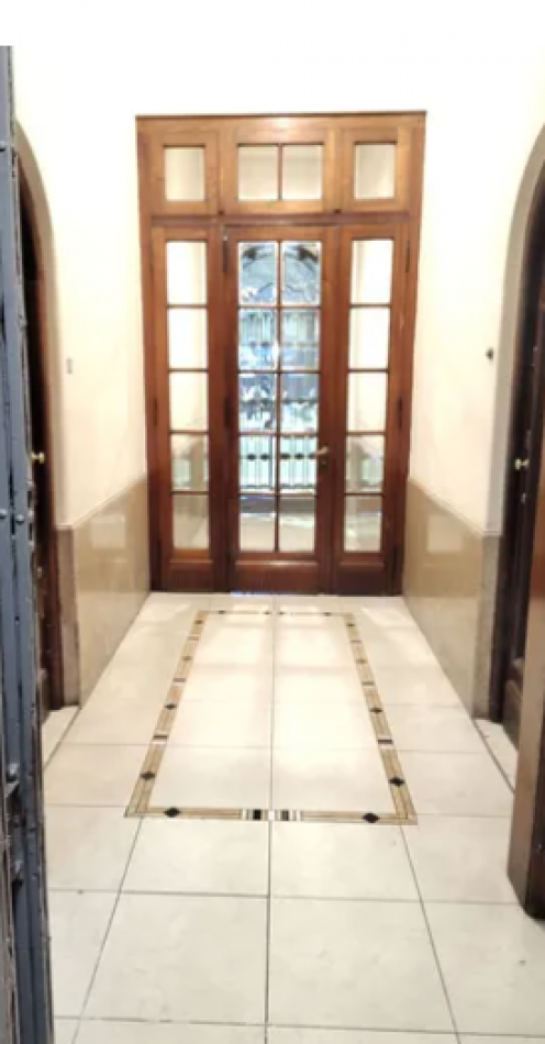 Venta departamento Caballito al frente en esquina sobre Av Rivadavia