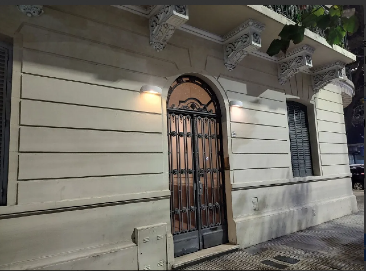 Venta departamento Caballito al frente en esquina sobre Av Rivadavia