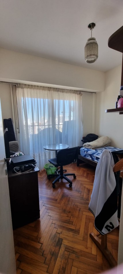 Venta  dpto 4 amb con habitacion de servicio sobre Av Rivadavia 6000, Caballito