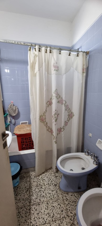 Venta  dpto 4 amb con habitacion de servicio sobre Av Rivadavia 6000, Caballito