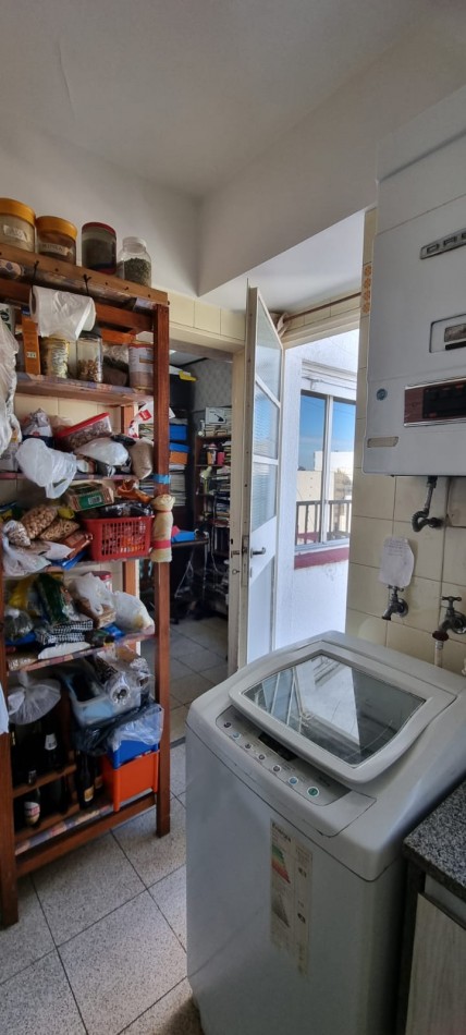 Venta  dpto 4 amb con habitacion de servicio sobre Av Rivadavia 6000, Caballito