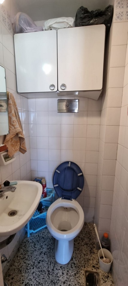 Venta  dpto 4 amb con habitacion de servicio sobre Av Rivadavia 6000, Caballito