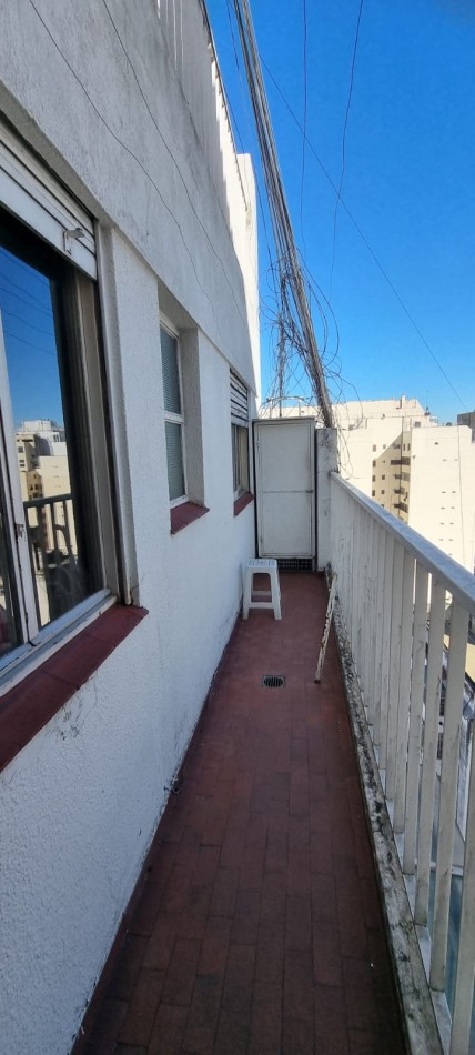 Venta  dpto 4 amb con habitacion de servicio sobre Av Rivadavia 6000, Caballito