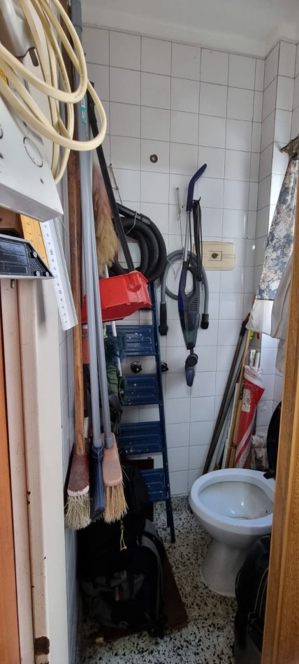 Venta  dpto 4 amb con habitacion de servicio sobre Av Rivadavia 6000, Caballito