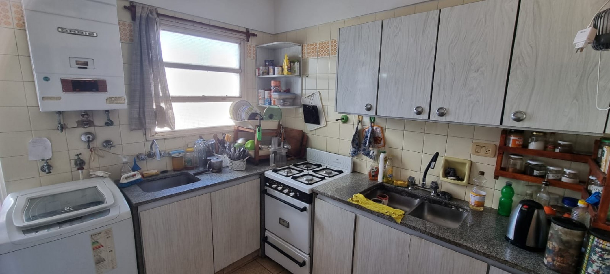 Venta  dpto 4 amb con habitacion de servicio sobre Av Rivadavia 6000, Caballito