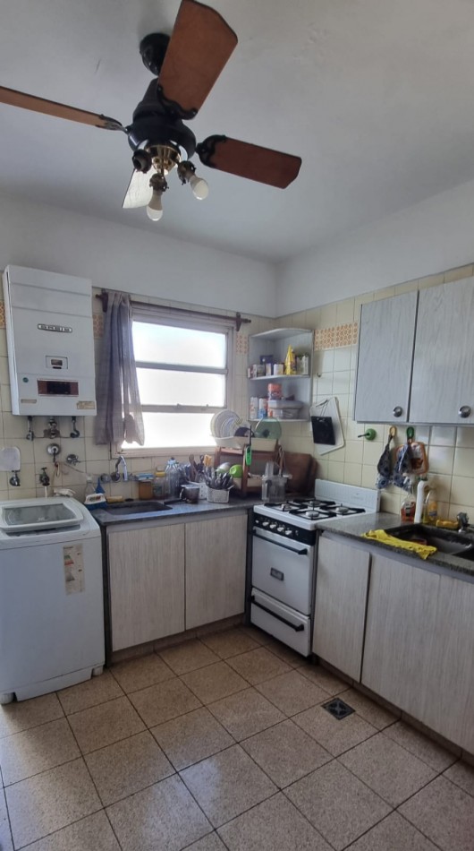 Venta  dpto 4 amb con habitacion de servicio sobre Av Rivadavia 6000, Caballito