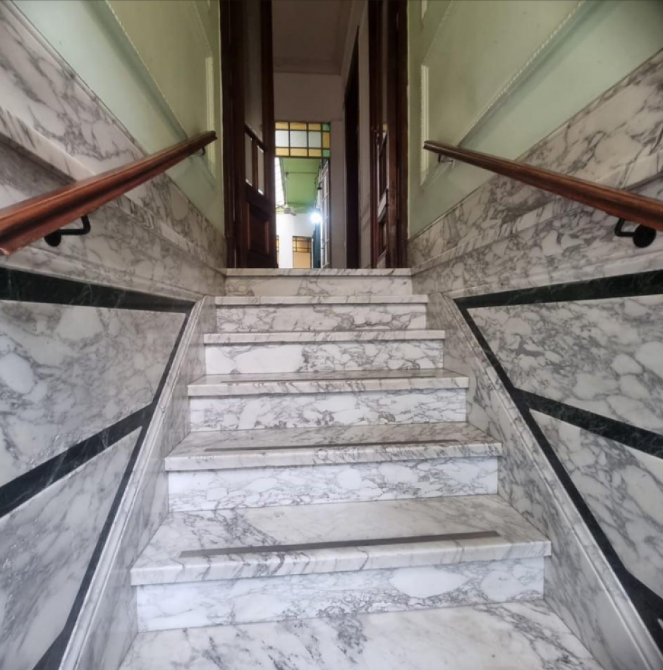 Alquiler 24 meses PH 6 Amb con Cochera Balvanera(A REFACCIONAR)