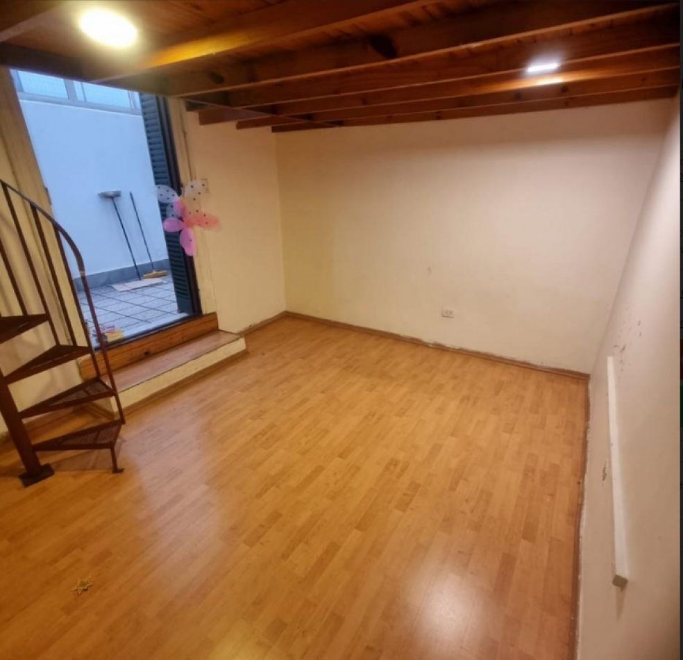 Alquiler 24 meses PH 6 Amb con Cochera Balvanera(A REFACCIONAR)