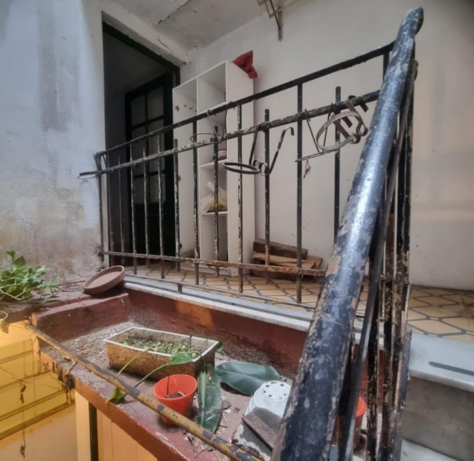 Alquiler 24 meses PH 6 Amb con Cochera Balvanera(A REFACCIONAR)