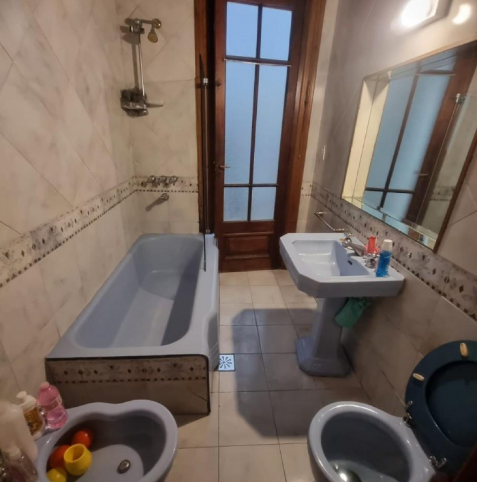 Alquiler 24 meses PH 6 Amb con Cochera Balvanera(A REFACCIONAR)