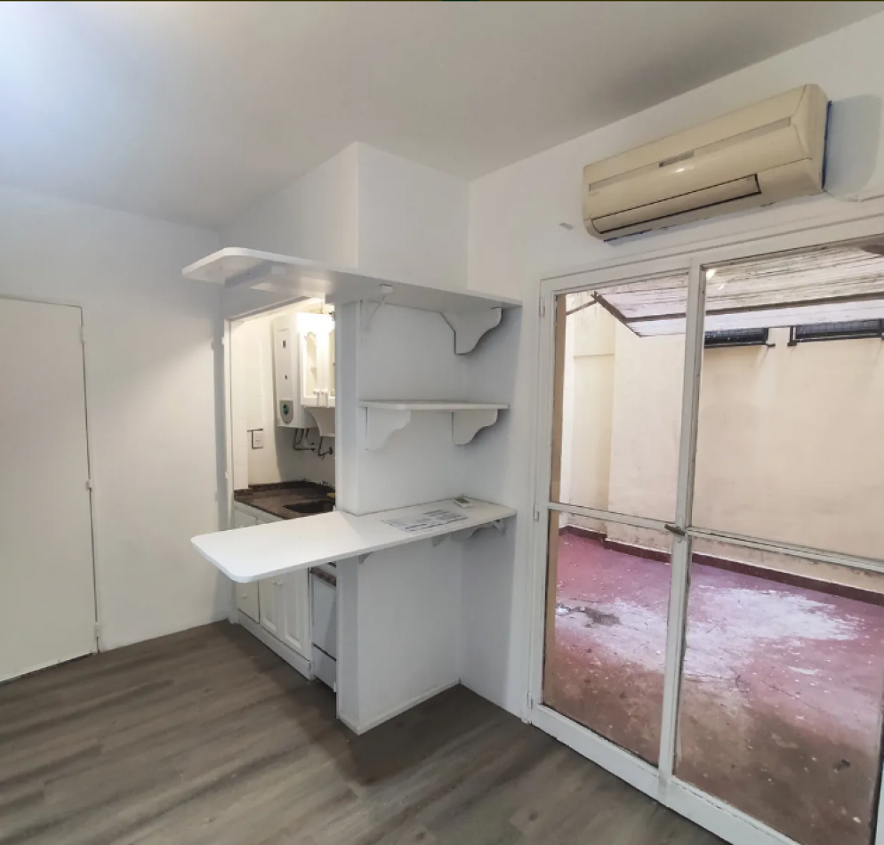 2 Amb con patio Av. Santa Fe y Dorrego.