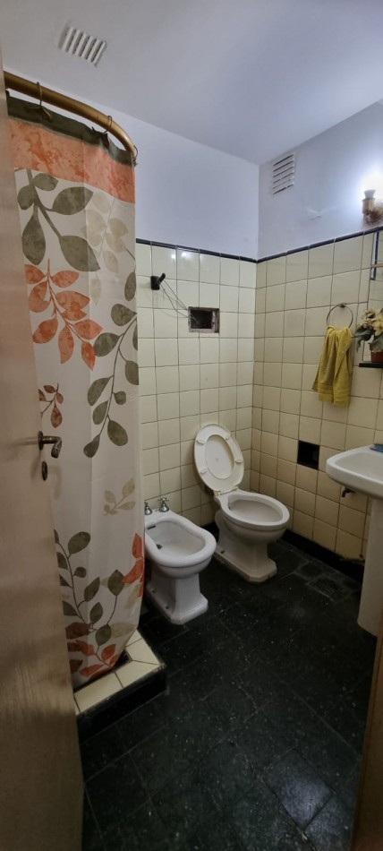 Venta ph tipo casa 4 ambientes con garage en Flores