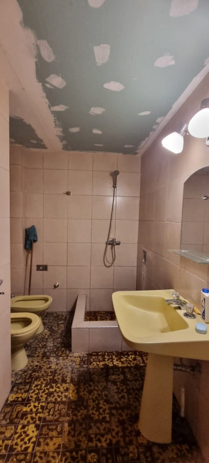 Venta ph tipo casa 4 ambientes con garage en Flores