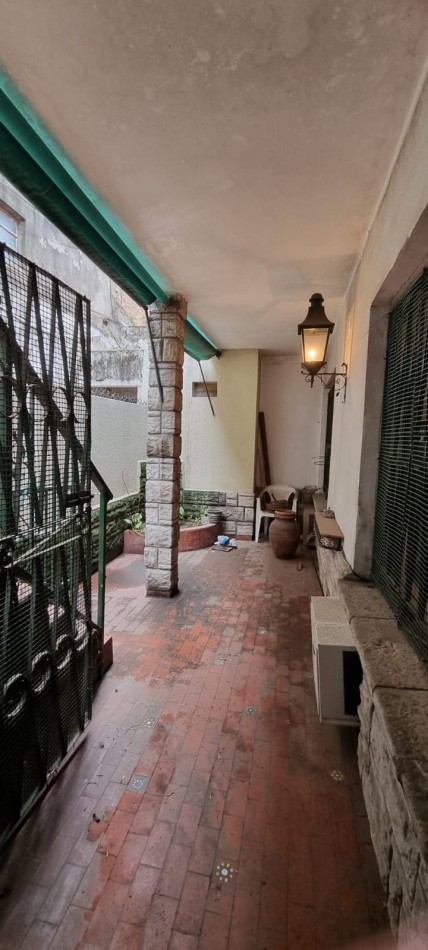 Venta ph tipo casa 4 ambientes con garage en Flores