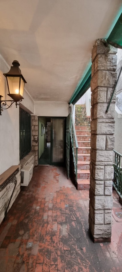 Venta ph tipo casa 4 ambientes con garage en Flores