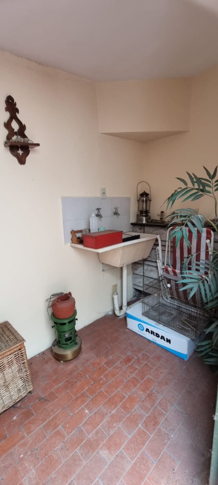 Venta ph tipo casa 4 ambientes con garage en Flores