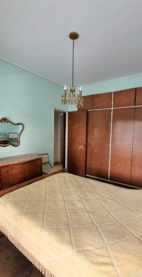 Venta ph 5 amb con balcon en Av. Eva Peron 2800, Flores